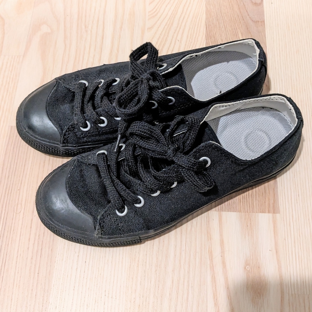 Muji sneakers